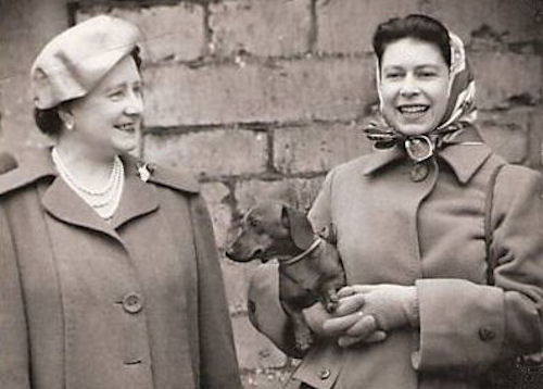 Queen Elizabeth II and the Queen Mother with Dachshunds Her Majesty Queen Elizabeth II and the Queen Mother with Dachshunds